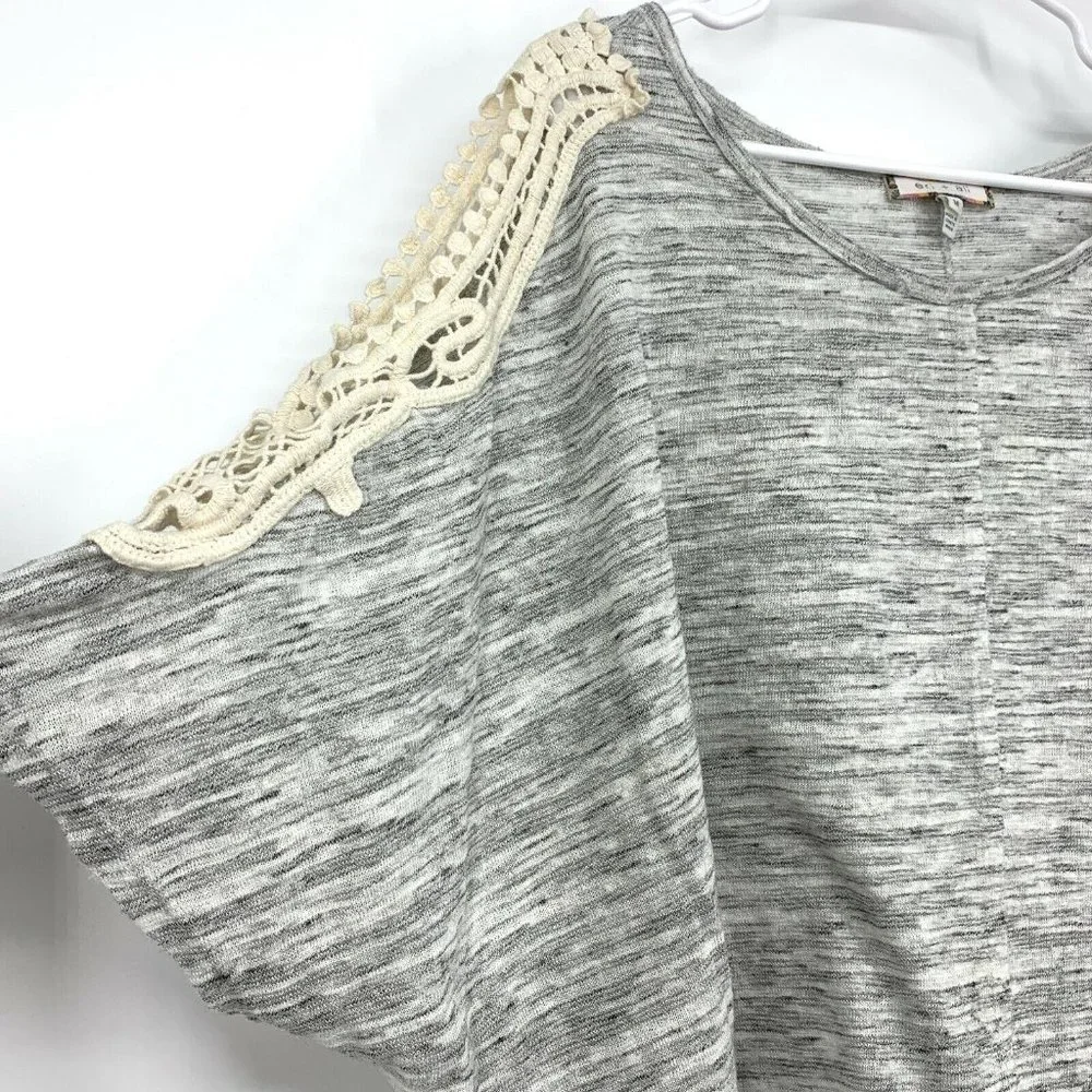 Anthropologie Eri + Ali Top Gray Beige Crochet Split Sleeve - Picture 4 of 9